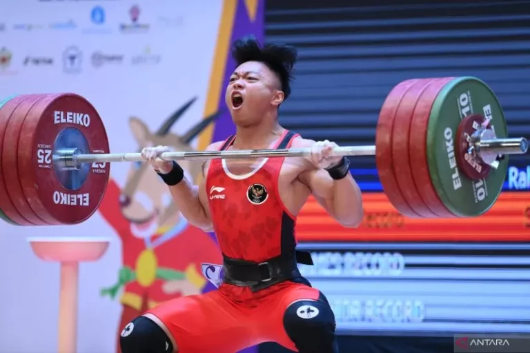 Lifter Rahmat Erwin Raih Emas Plus Rekor SEA Games di Kelas 81 kg Putra