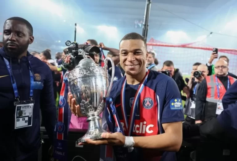 Mbappe Persembahkan Trofi Coupe de France untuk PSG Sebelum Hengkang