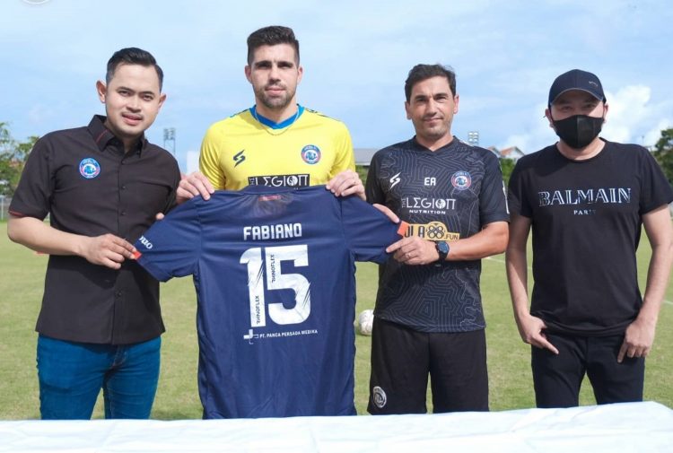 Arema FC Gaet Dua Pemain Anyar, Targetkan Puncak Klasemen
