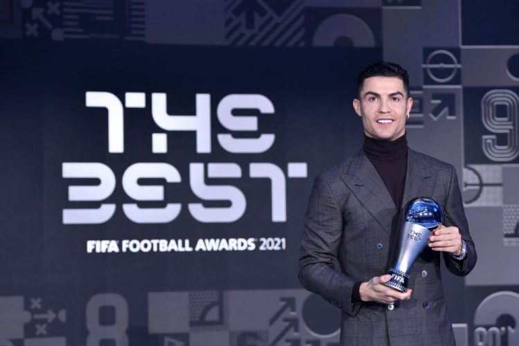 Cristiano Ronaldo Akhirnya Raih The Best FIFA Special Award