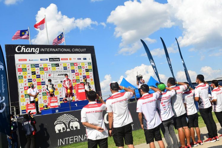 Pembalap Indonesia Sapu Bersih Podium Pertama ARRC Buriram