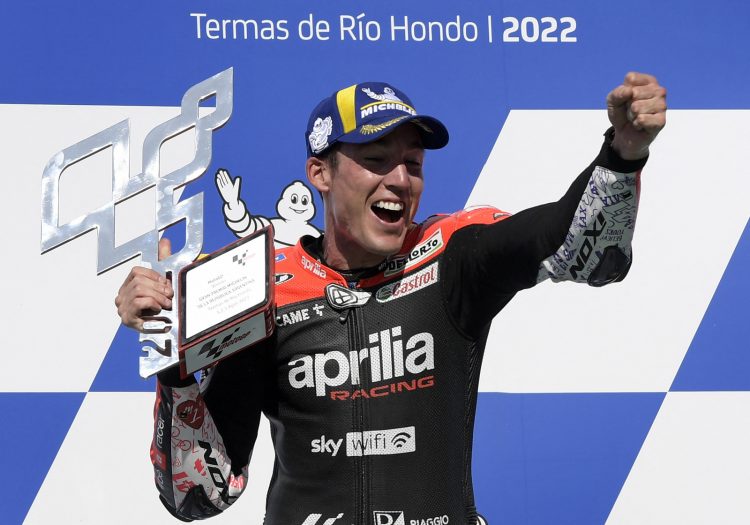 Menang di GP Argentina, Aleix Espargaro Putuskan Tunda Pensiun