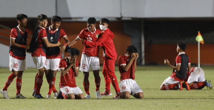 Adu Penalti Lawan Myanmar di Semifinal, Kiper Timnas U-16 Terus Berzikir