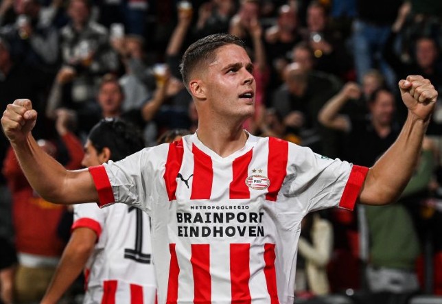 PSV Eindhoven Taklukkan Arsenal 2-0 Usai 3 Gol Dianulir