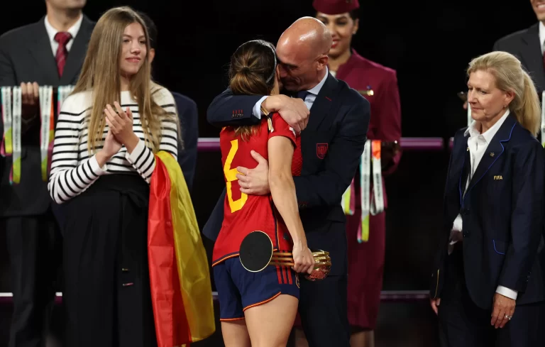 Cium Bibir Pemain Wanita, Luis Rubiales Diskors FIFA Tiga Bulan