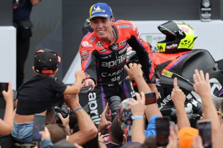Bagnaia Kecelakaan, Aprilia Finis 1-2 Untuk Pertama Kali dalam Sejarah MotoGP