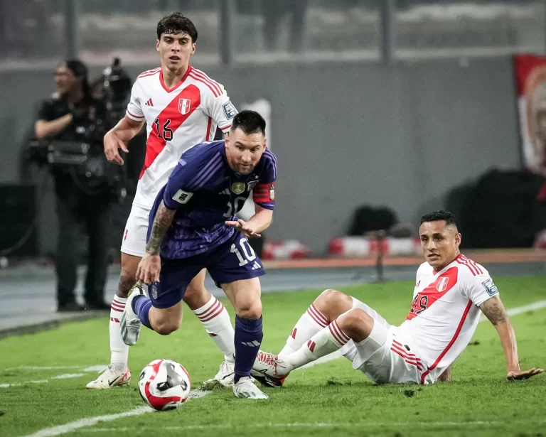 Rekor Gol Messi ”Kalah” oleh Aksi Kelabui Dua Pemain Peru