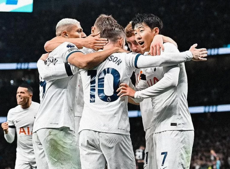 Menang 2-0,  Tottenham Hotspur Rebut Kembali Puncak Klasemen Liga Inggris