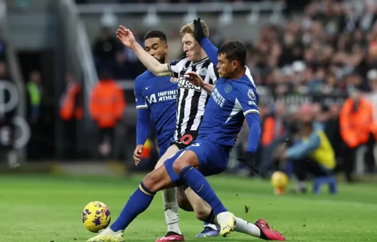 Newcastle United Hancurkan Chelsea 4-1