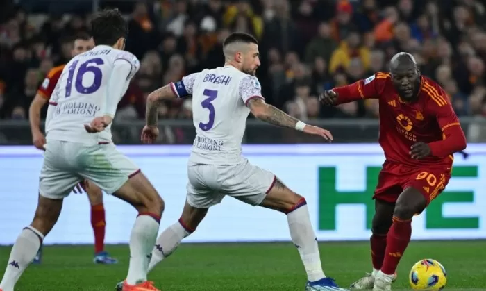 Tiga Kartu Merah Warnai Duel AS Roma kontra Fiorentina