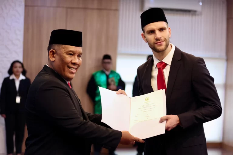 Kiper Maarten Paes Resmi Jadi WNI, Ternyata Tak Memiliki Darah Indonesia